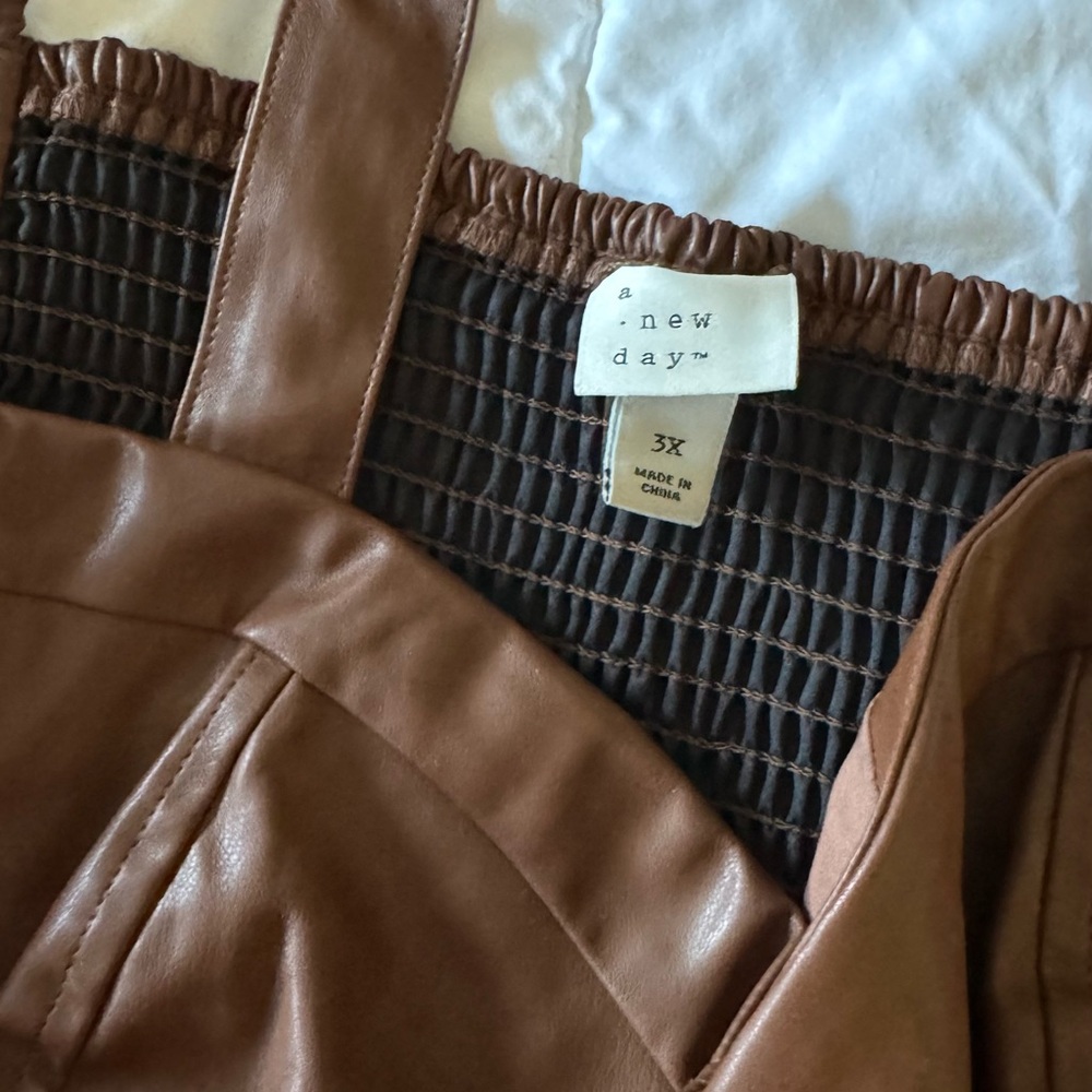 Brown leather dress - Picture 3 of 3